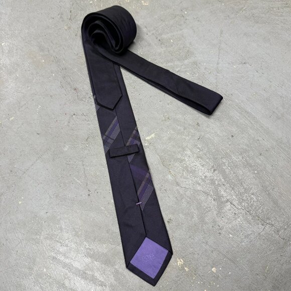 Hugo Boss Tie Skinny 100% Silk Made in Italy Satin Purple - Picture 2 of 4